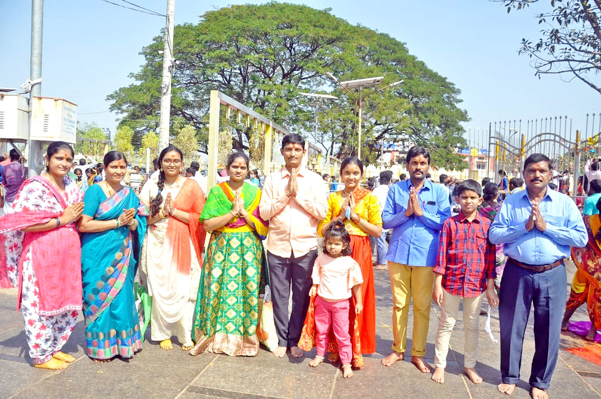 Heavy Rush With Devotees at Medaram Jatara - Sakshi12