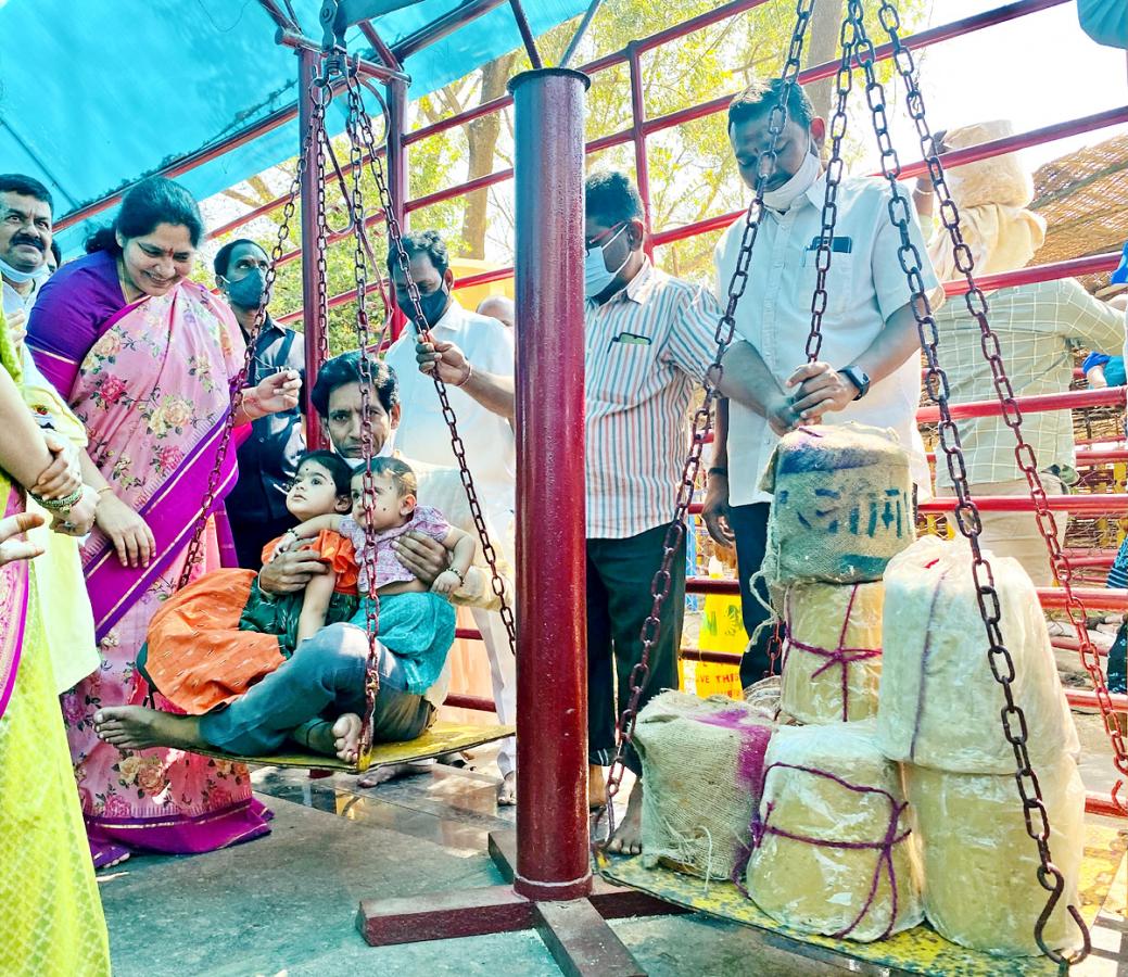 Heavy Rush With Devotees at Medaram Jatara - Sakshi20