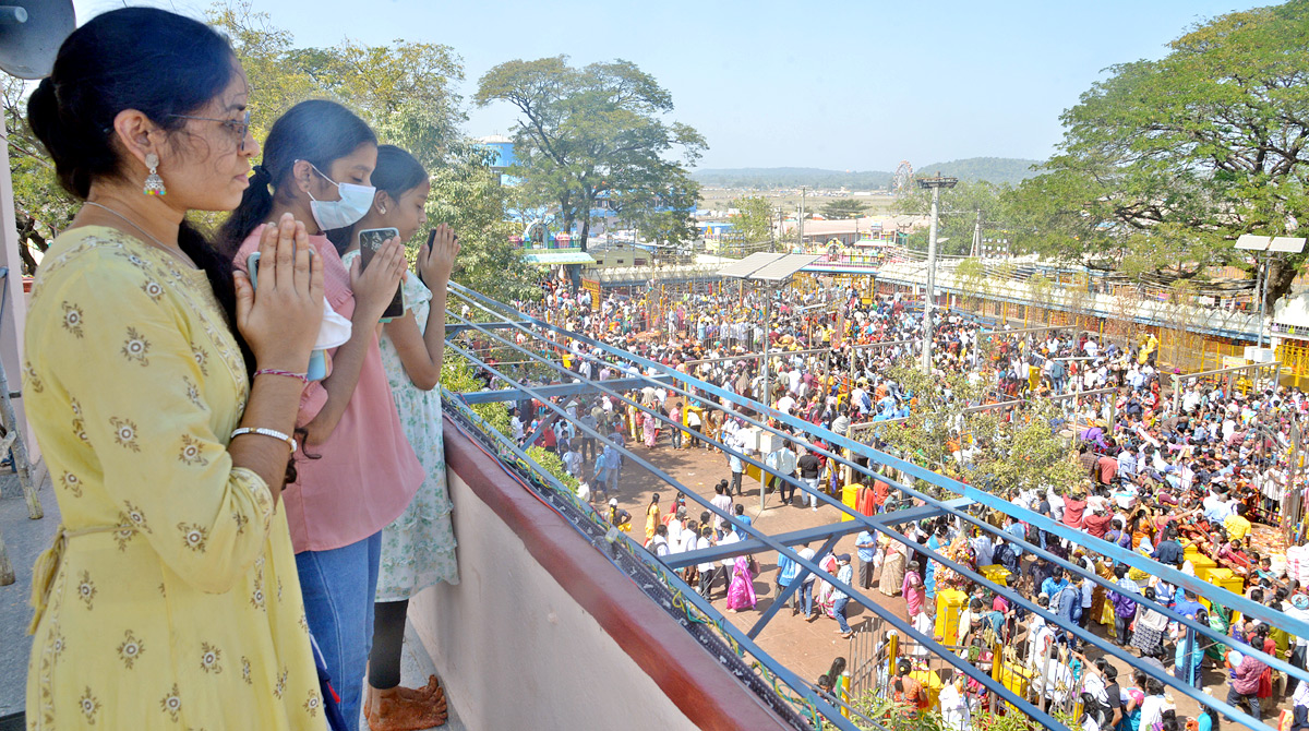 Heavy Rush With Devotees at Medaram Jatara - Sakshi30