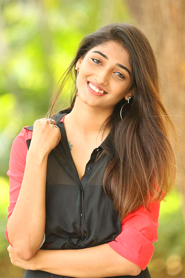 Actress Priya Vadlamani HD Photos - Sakshi13