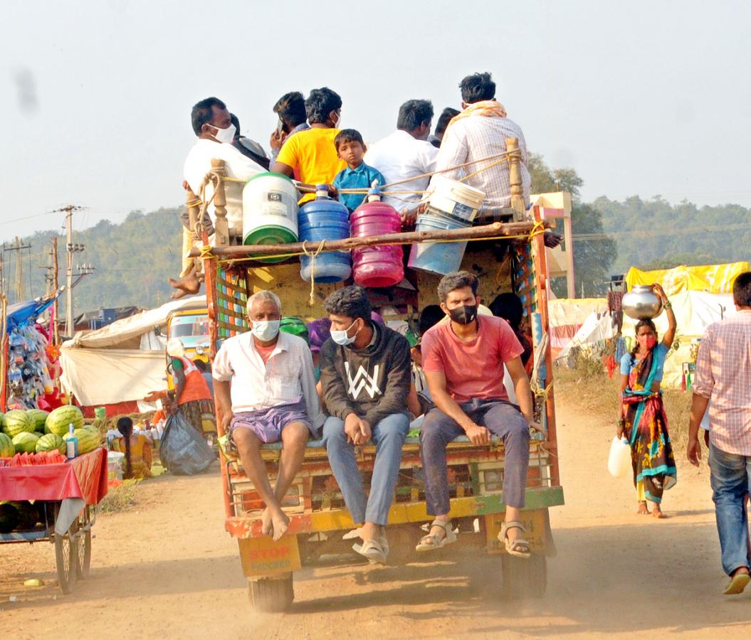 Huge Rush Of Devotees At Medaram Jatara - Sakshi4