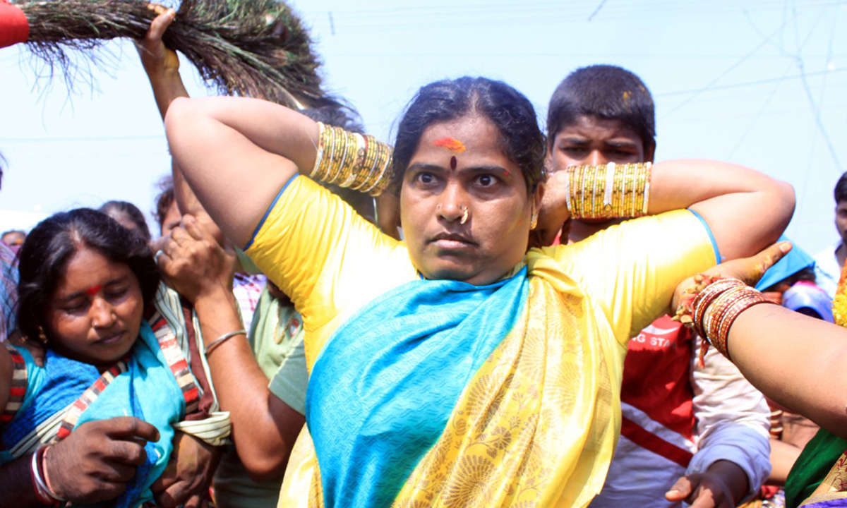 Huge Rush Of Devotees At Medaram Jatara - Sakshi19