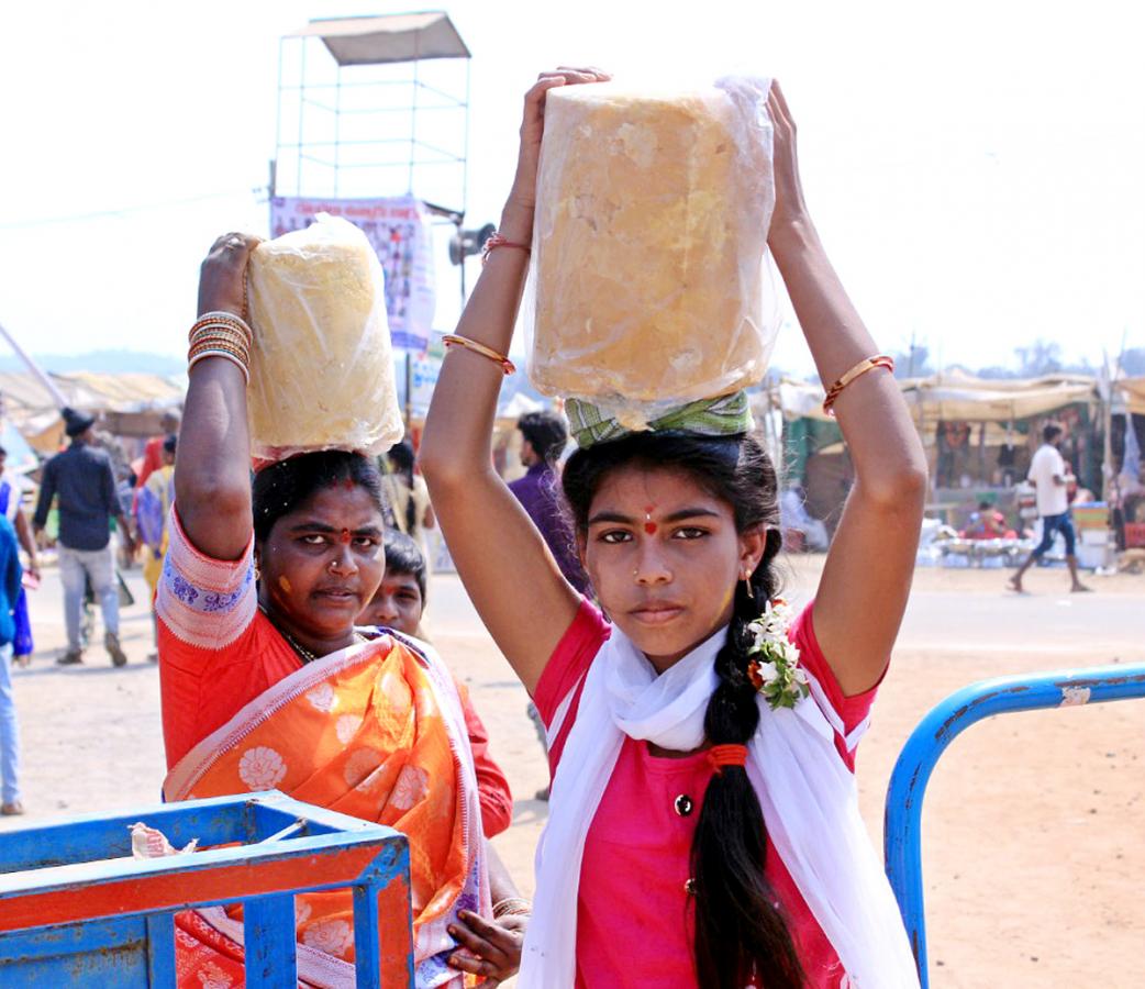 Huge Rush Of Devotees At Medaram Jatara - Sakshi21