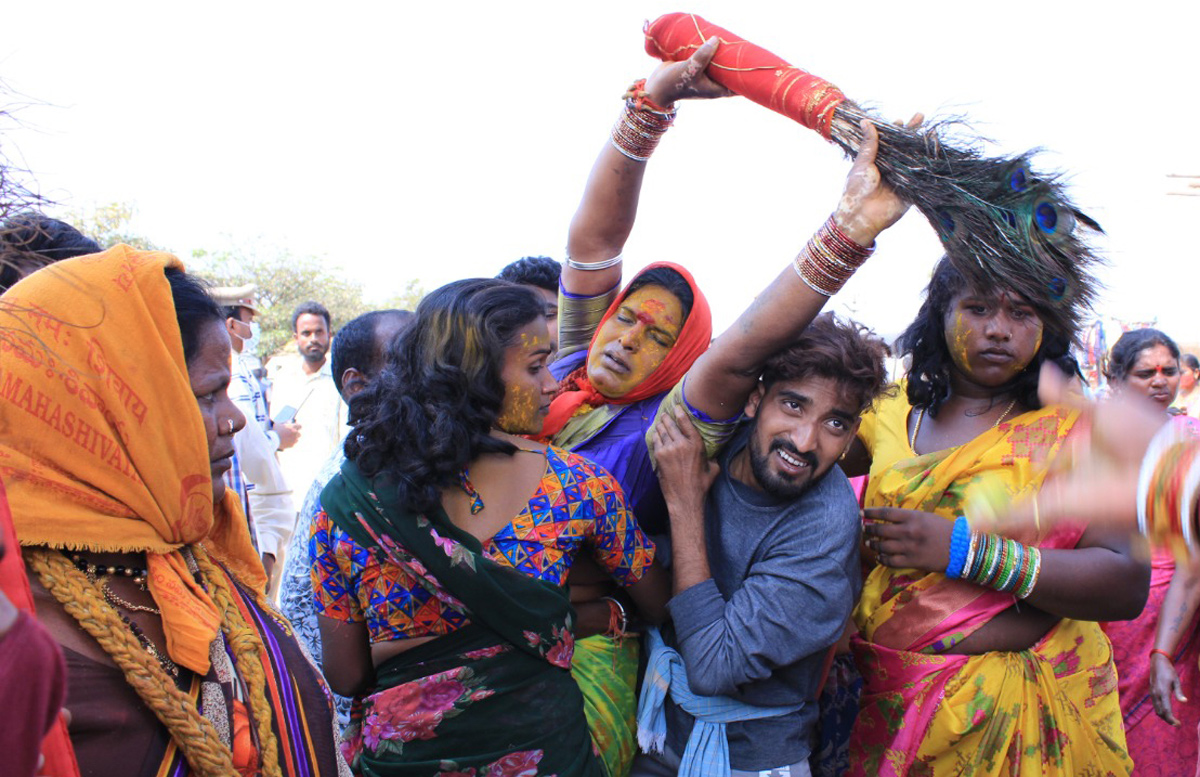 Huge Rush Of Devotees At Medaram Jatara - Sakshi23