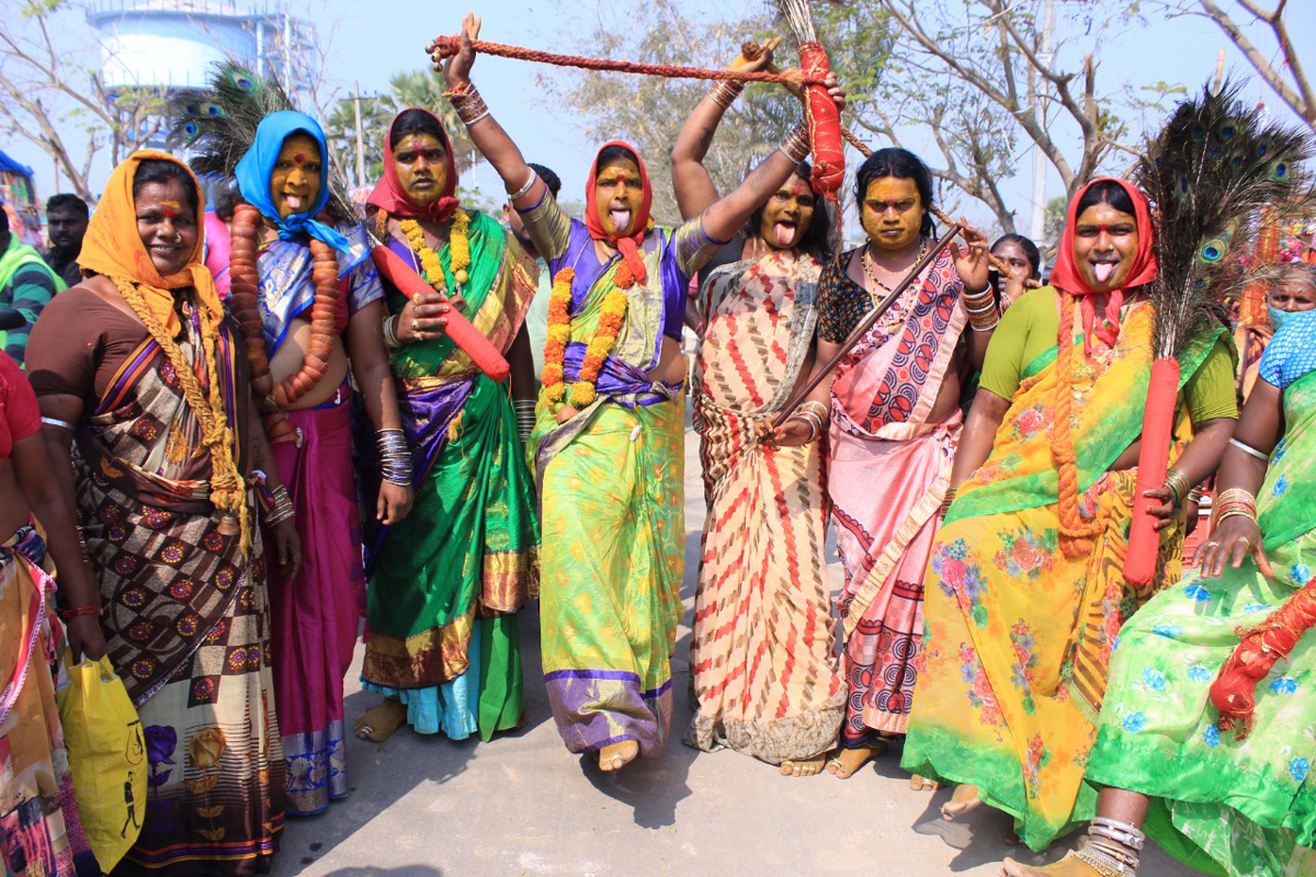 Huge Rush Of Devotees At Medaram Jatara - Sakshi25