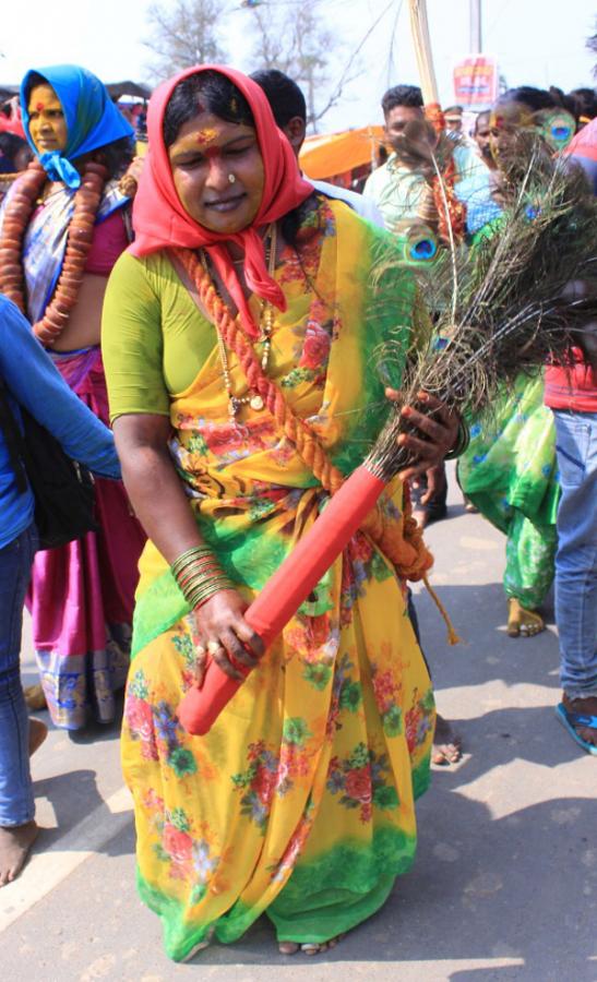 Huge Rush Of Devotees At Medaram Jatara - Sakshi26