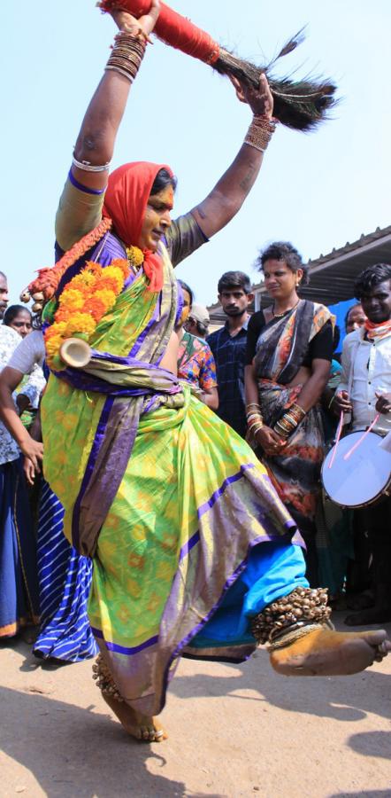 Huge Rush Of Devotees At Medaram Jatara - Sakshi29