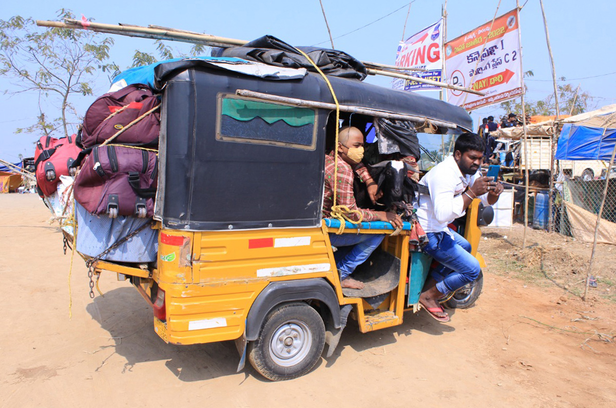 Huge Rush Of Devotees At Medaram Jatara - Sakshi31