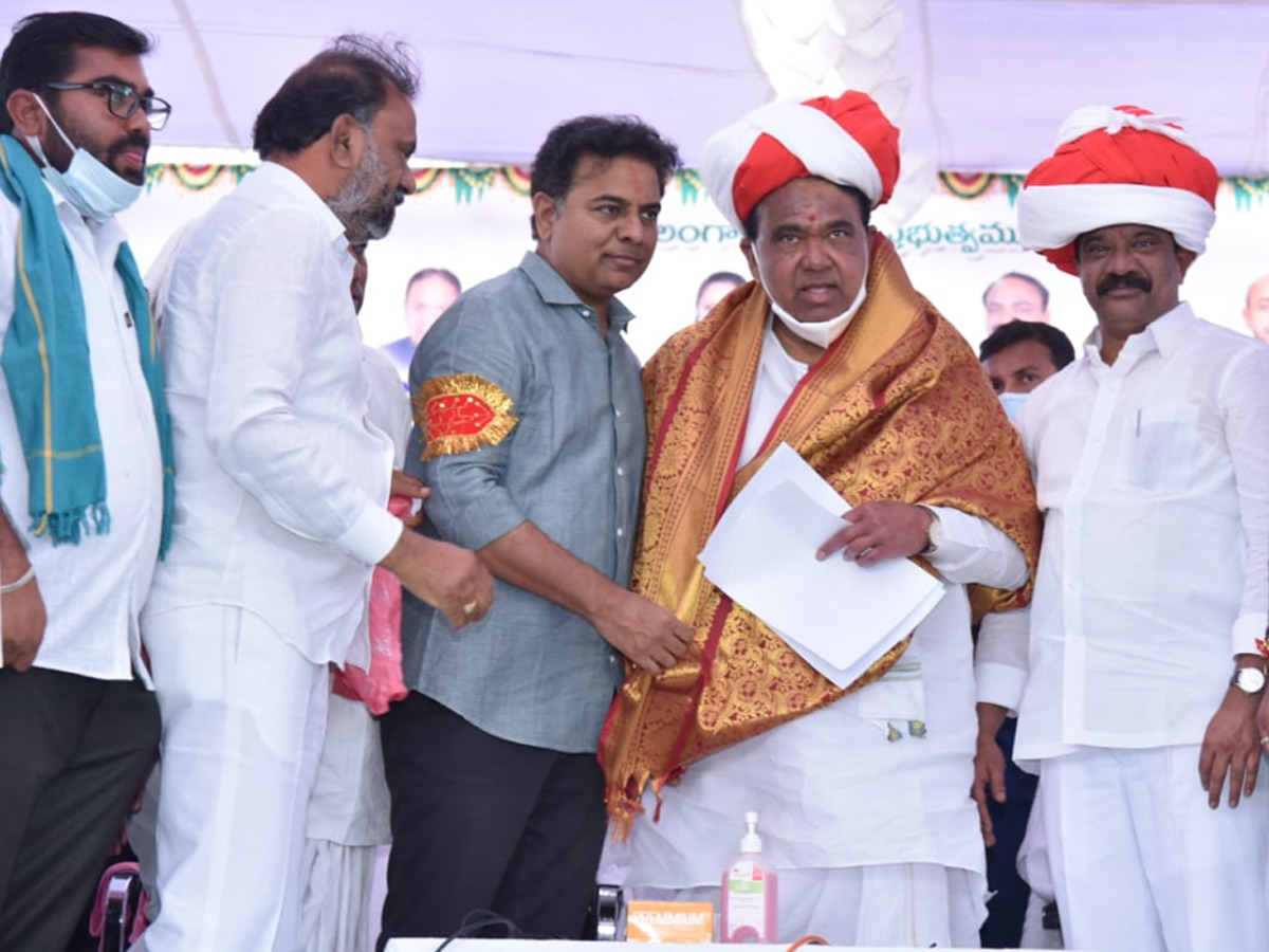  Minister KTR laid foundation stone for Siddapur Reservoir works at Nizamabad Photo Gallery - Sakshi2