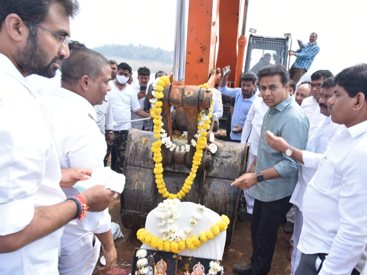  Minister KTR laid foundation stone for Siddapur Reservoir works at Nizamabad Photo Gallery - Sakshi12