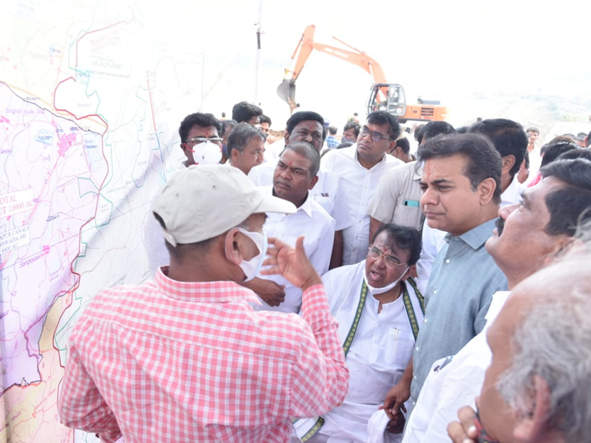  Minister KTR laid foundation stone for Siddapur Reservoir works at Nizamabad Photo Gallery - Sakshi13