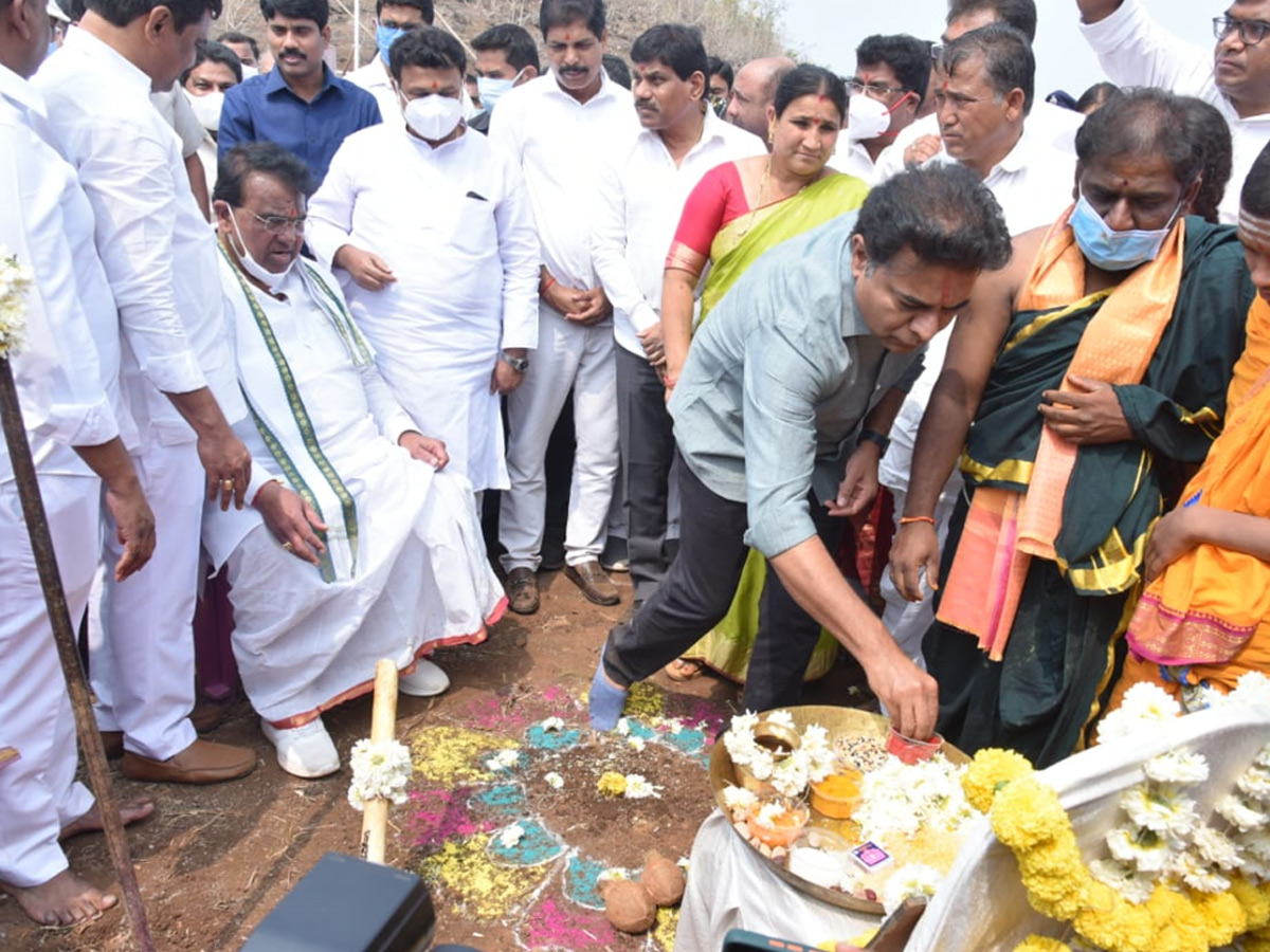  Minister KTR laid foundation stone for Siddapur Reservoir works at Nizamabad Photo Gallery - Sakshi5