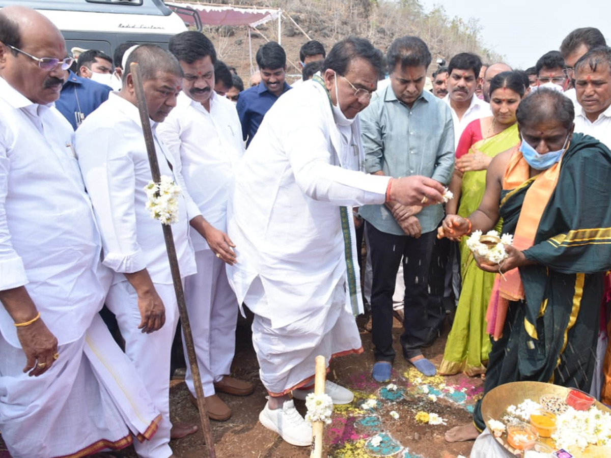  Minister KTR laid foundation stone for Siddapur Reservoir works at Nizamabad Photo Gallery - Sakshi7