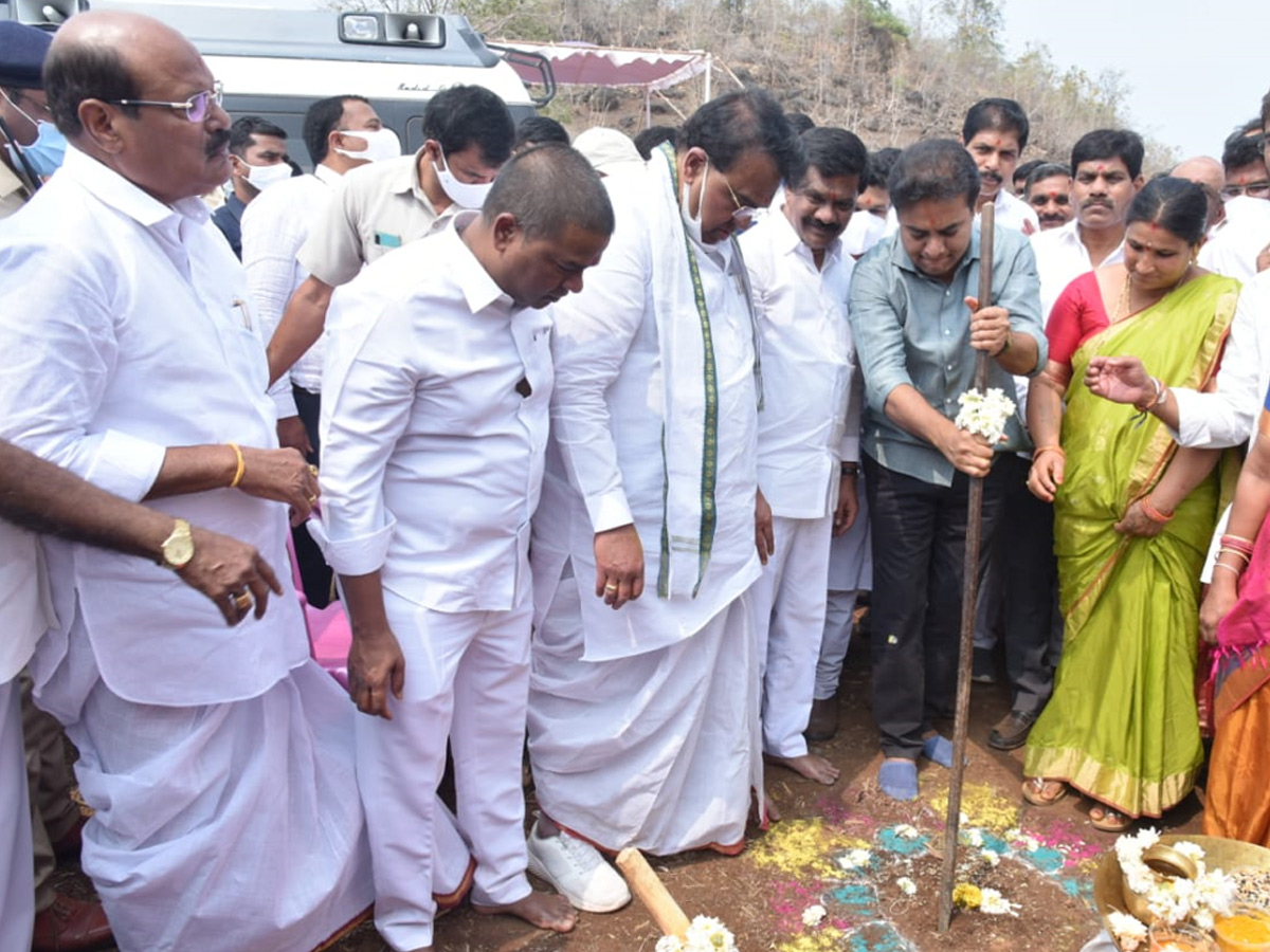  Minister KTR laid foundation stone for Siddapur Reservoir works at Nizamabad Photo Gallery - Sakshi8