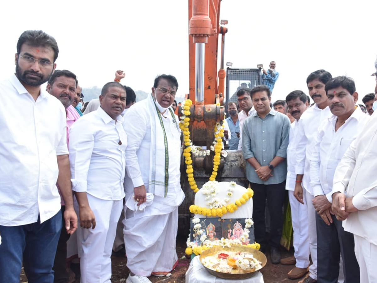  Minister KTR laid foundation stone for Siddapur Reservoir works at Nizamabad Photo Gallery - Sakshi9