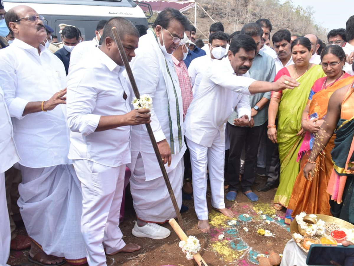  Minister KTR laid foundation stone for Siddapur Reservoir works at Nizamabad Photo Gallery - Sakshi10