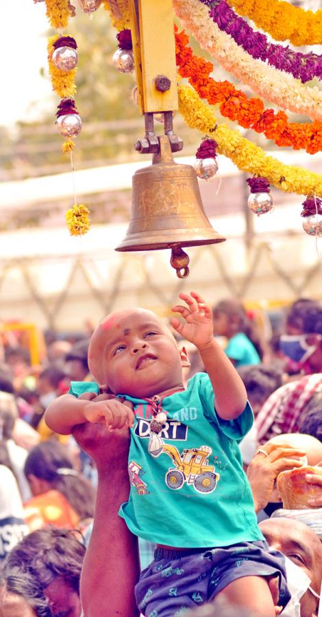 Heavy Rush at Sammakka Saralamma Jatara Photos - Sakshi21