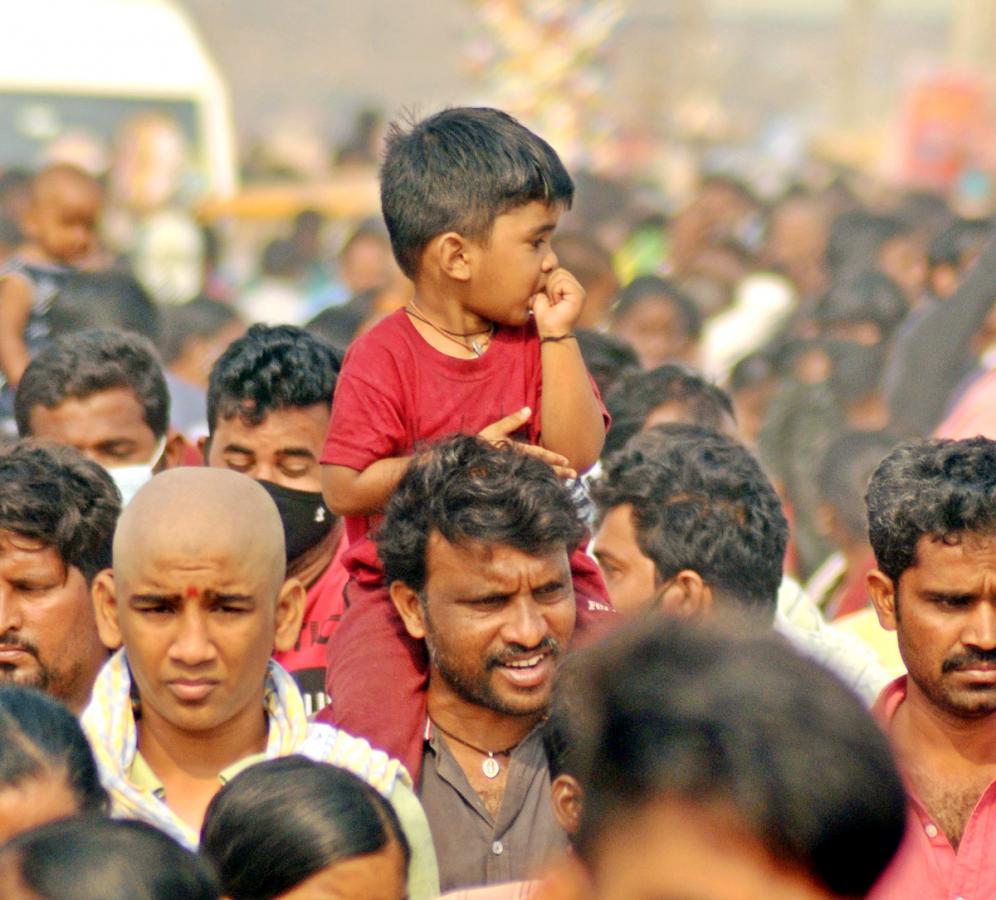 Heavy Rush at Sammakka Saralamma Jatara Photos - Sakshi22