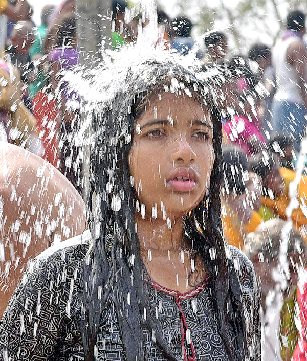 Heavy Rush at Sammakka Saralamma Jatara Photos - Sakshi47