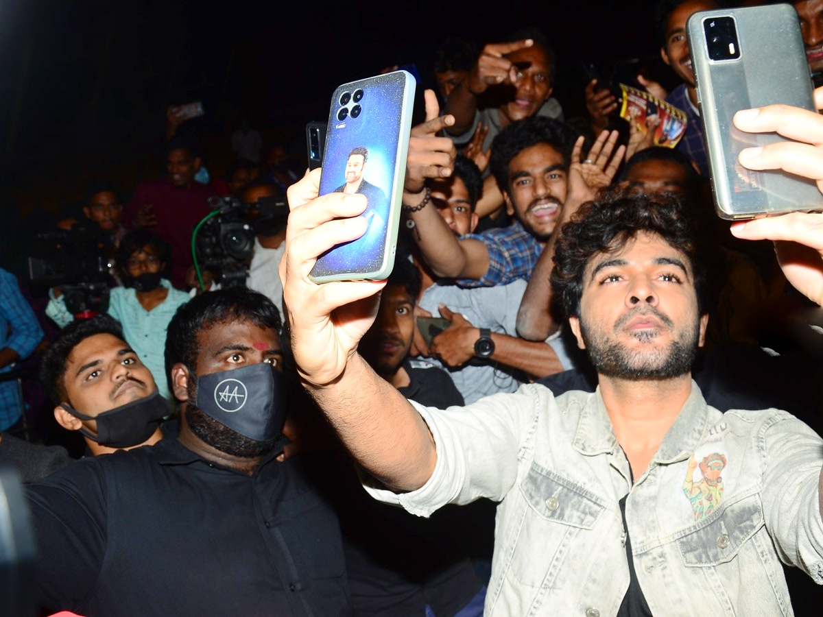 DJ Tillu Blockbuster Celebrations At Vizag - Sakshi3