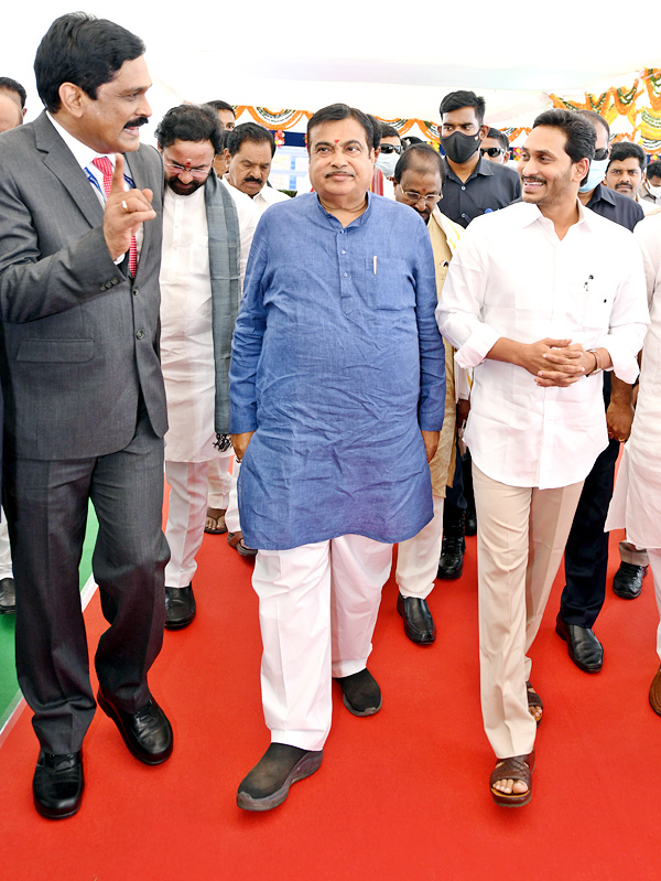 Union Minister Gadkari, CM Jagan Launch Projects In AP  - Sakshi4