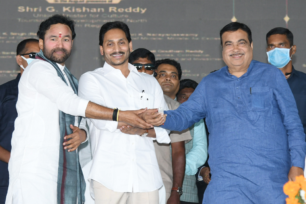 Union Minister Gadkari, CM Jagan Launch Projects In AP  - Sakshi1