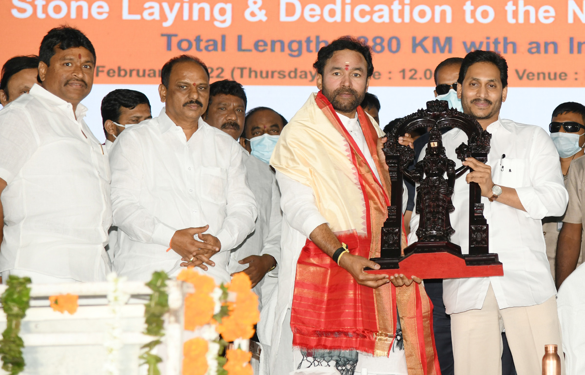 Union Minister Gadkari, CM Jagan Launch Projects In AP  - Sakshi20