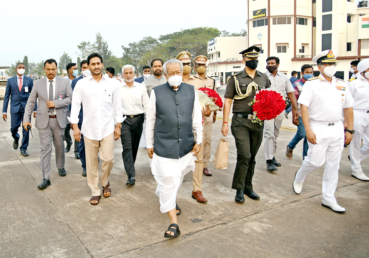 CM YS Jagan Receive President Ram Nath Kovind Vizag  - Sakshi20