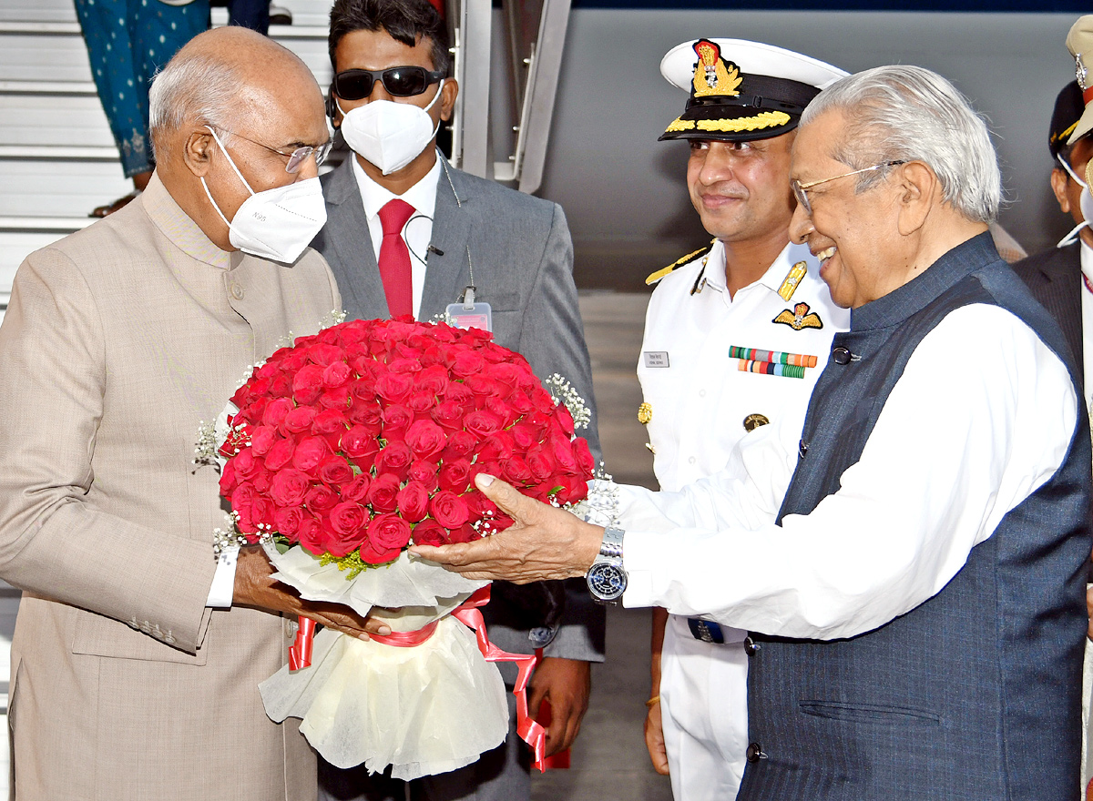 CM YS Jagan Receive President Ram Nath Kovind Vizag  - Sakshi2