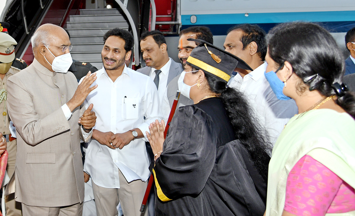 CM YS Jagan Receive President Ram Nath Kovind Vizag  - Sakshi8