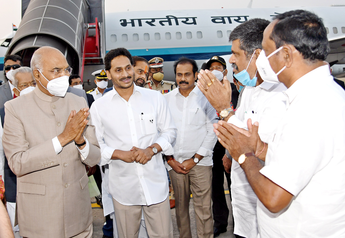 CM YS Jagan Receive President Ram Nath Kovind Vizag  - Sakshi10