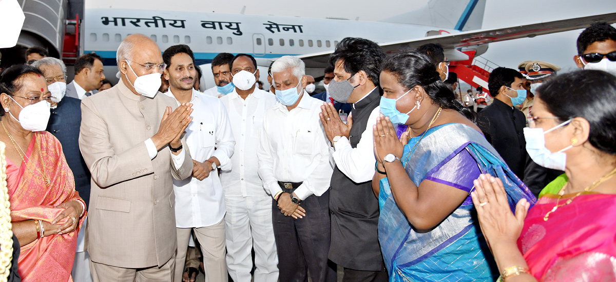 CM YS Jagan Receive President Ram Nath Kovind Vizag  - Sakshi14