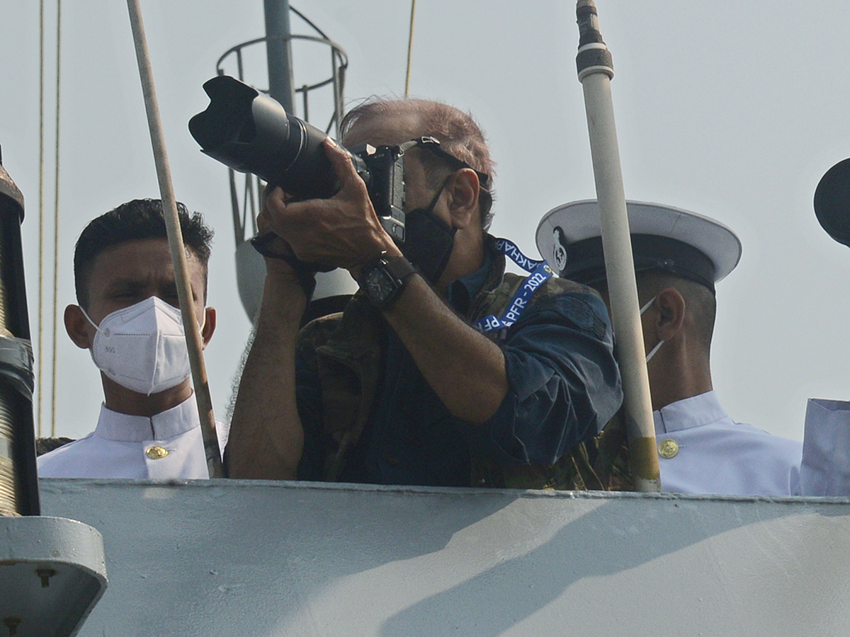 President Ram Nath Kovind conducts Fleets review in Visakhapatnam Photo Gallery - Sakshi12