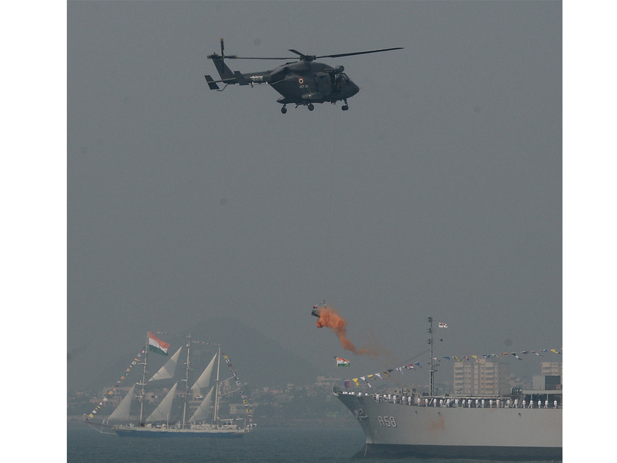 President Ram Nath Kovind conducts Fleets review in Visakhapatnam Photo Gallery - Sakshi26