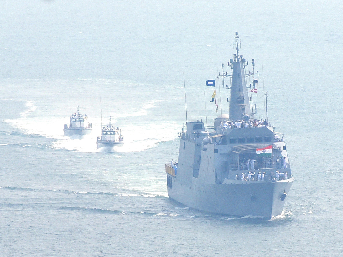 President Ram Nath Kovind conducts Fleets review in Visakhapatnam Photo Gallery - Sakshi5