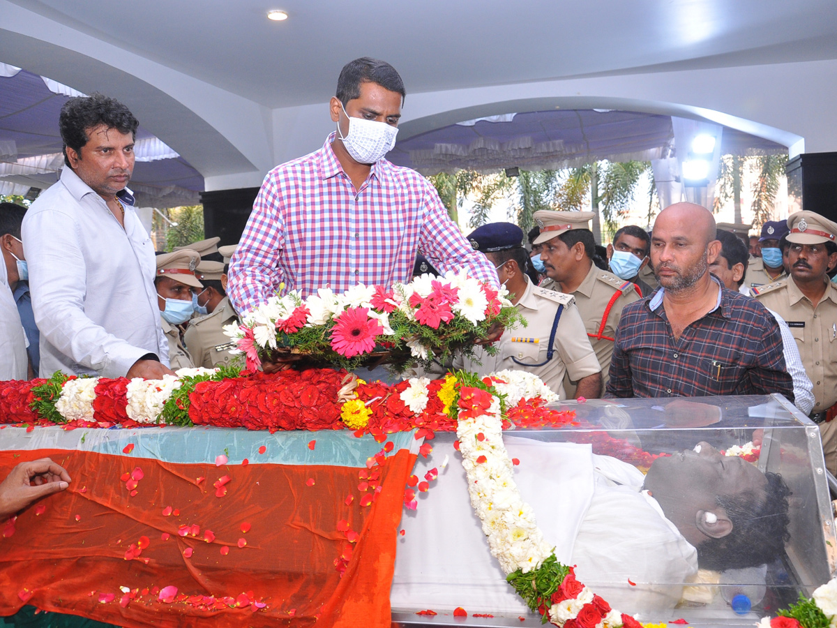 Mekapati Goutham Reddy: Condolence Pour In Nellore Photo Gallery - Sakshi81