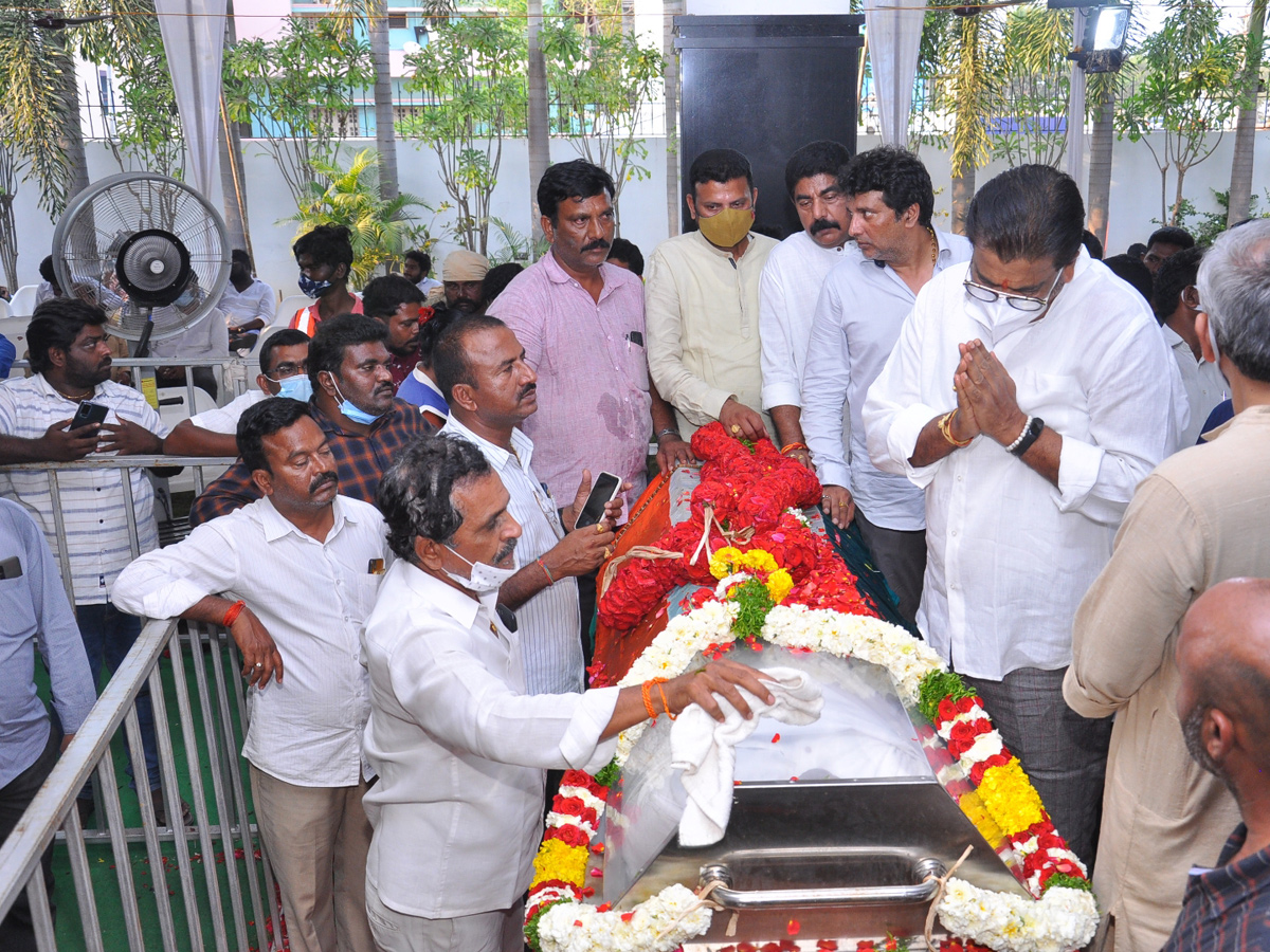 Mekapati Goutham Reddy: Condolence Pour In Nellore Photo Gallery - Sakshi83