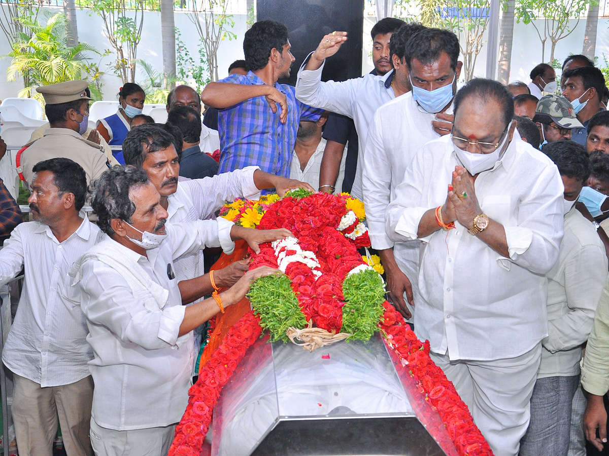 Mekapati Goutham Reddy: Condolence Pour In Nellore Photo Gallery - Sakshi89