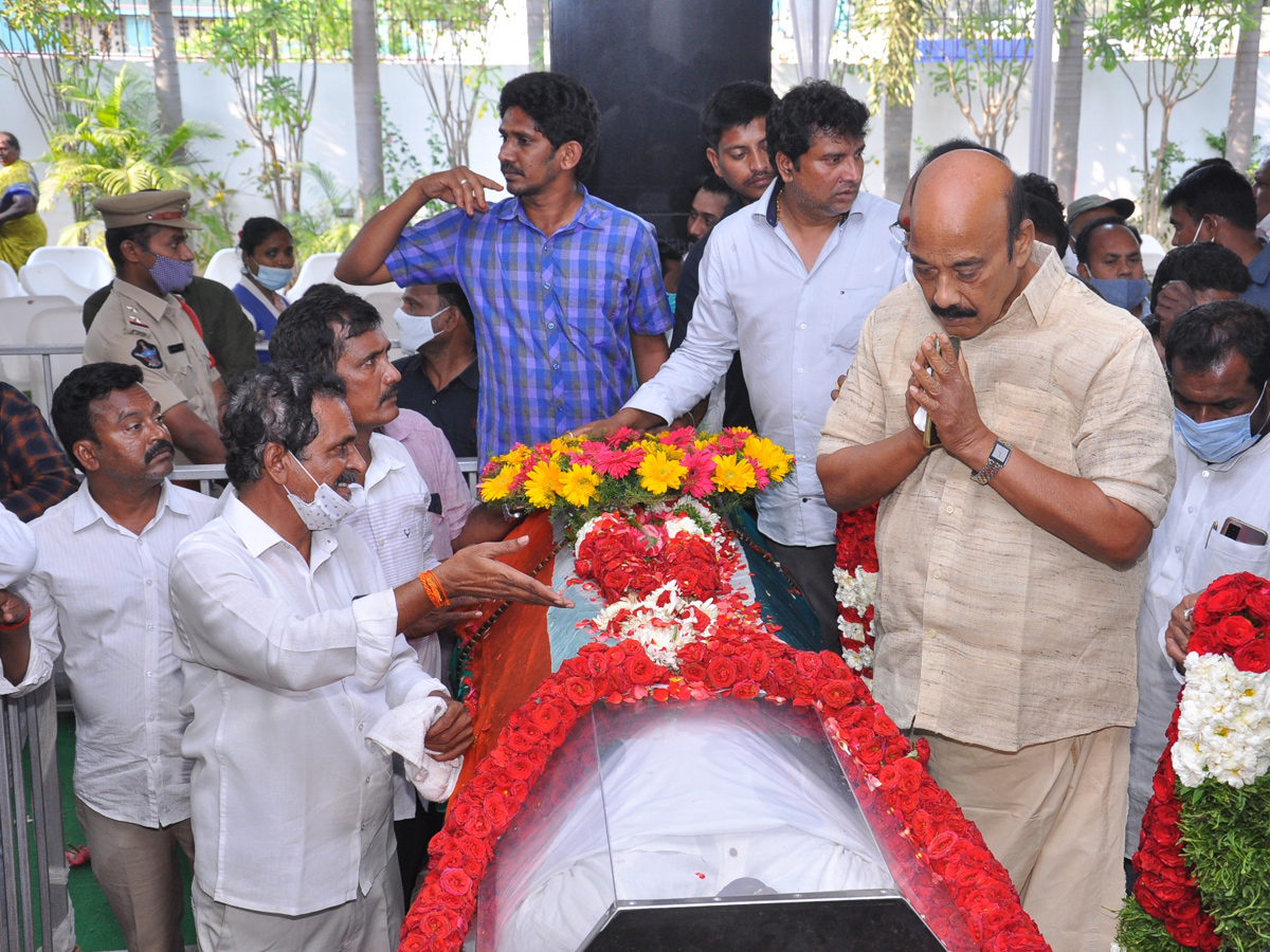 Mekapati Goutham Reddy: Condolence Pour In Nellore Photo Gallery - Sakshi90