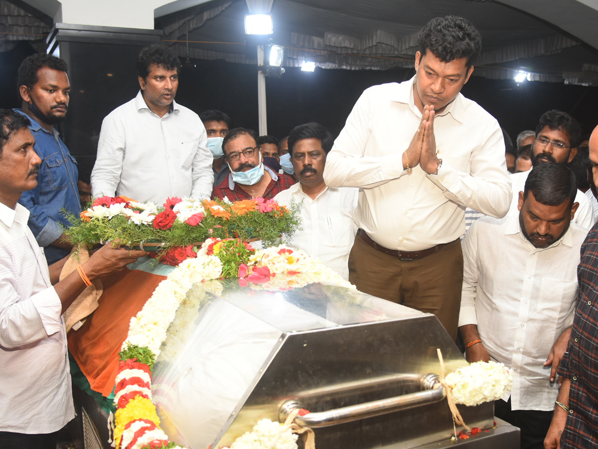 Mekapati Goutham Reddy: Condolence Pour In Nellore Photo Gallery - Sakshi68