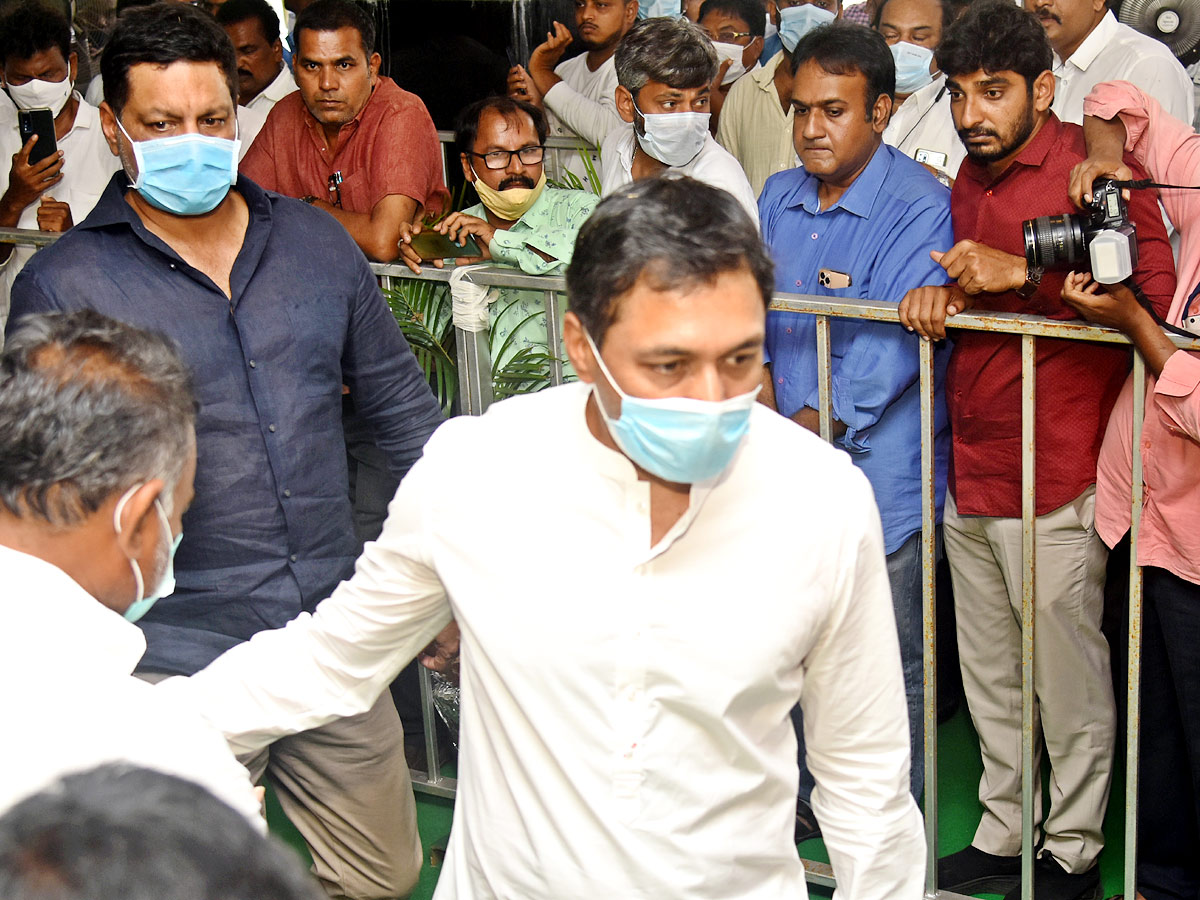 Mekapati Goutham Reddy: Condolence Pour In Nellore Photo Gallery - Sakshi13