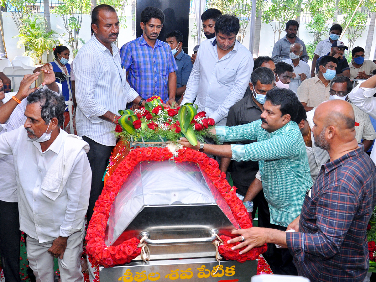 Mekapati Goutham Reddy: Condolence Pour In Nellore Photo Gallery - Sakshi39