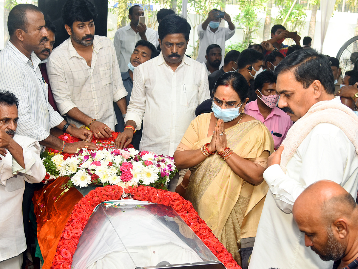 Mekapati Goutham Reddy: Condolence Pour In Nellore Photo Gallery - Sakshi54