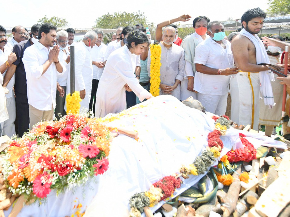 AP CM YS Jagan attends Minister Mekapati Goutham Reddy Funera - Sakshi13