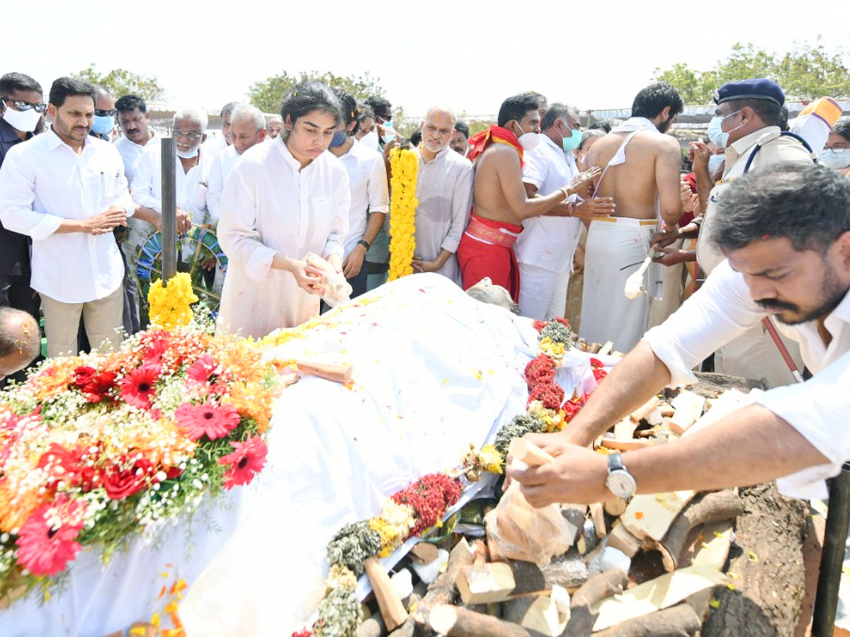 AP CM YS Jagan attends Minister Mekapati Goutham Reddy Funera - Sakshi14