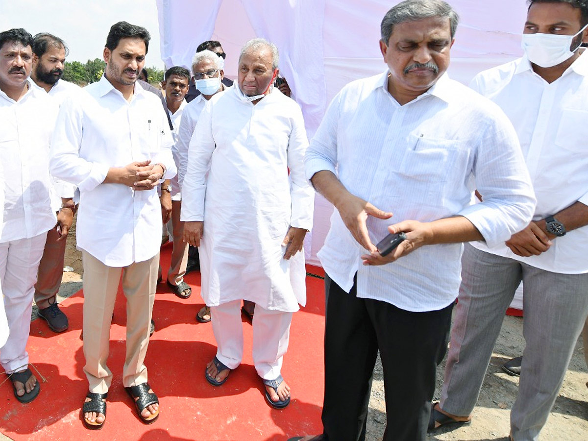 AP CM YS Jagan attends Minister Mekapati Goutham Reddy Funera - Sakshi30