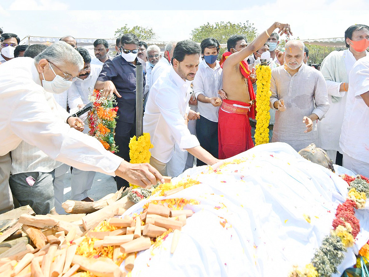 AP CM YS Jagan attends Minister Mekapati Goutham Reddy Funera - Sakshi31