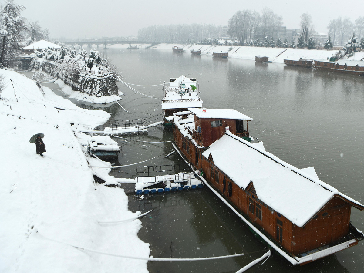 Heavy Snowfall in Jammu Kashmir Photo Gallery - Sakshi13