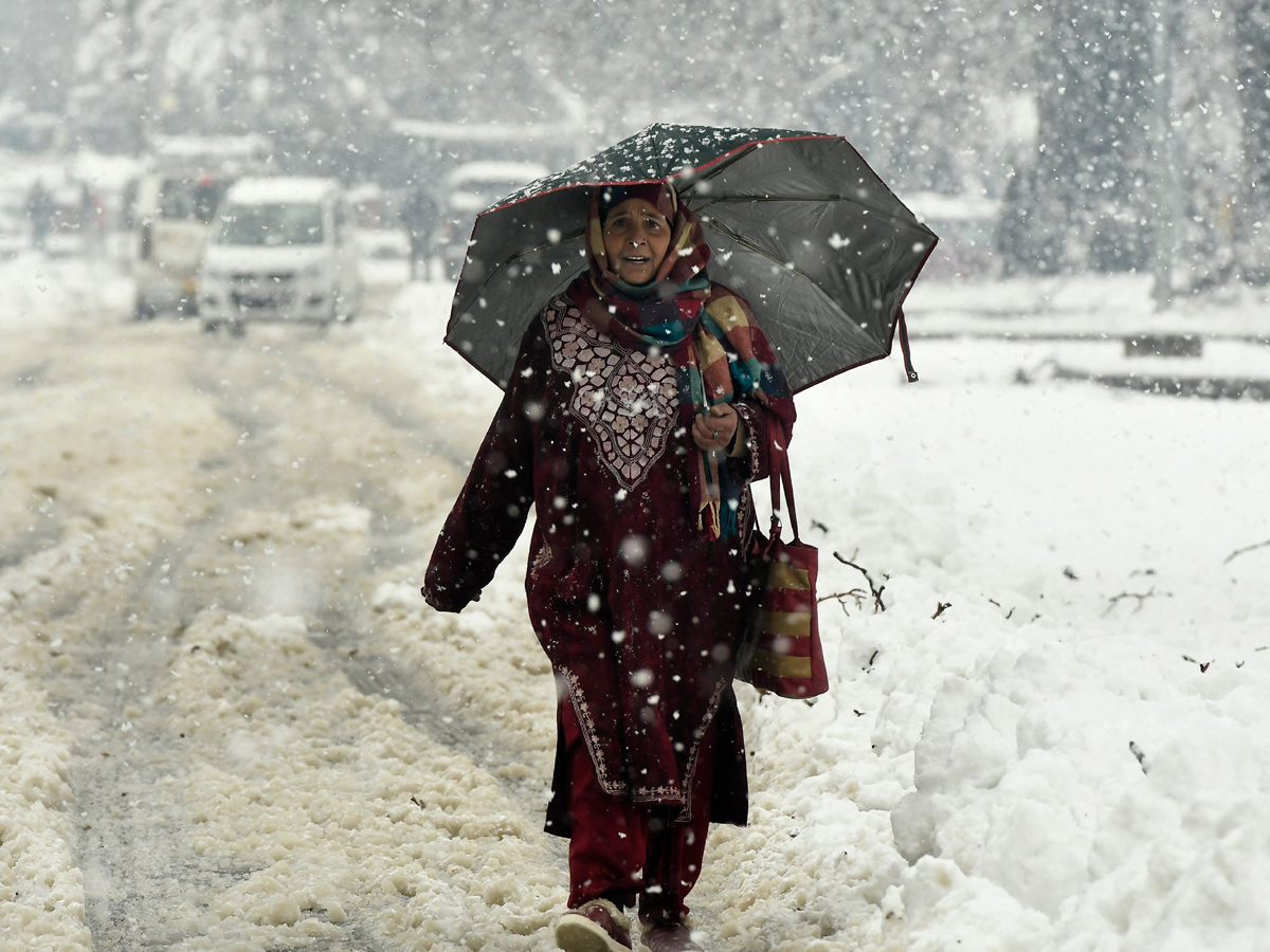 Heavy Snowfall in Jammu Kashmir Photo Gallery - Sakshi4