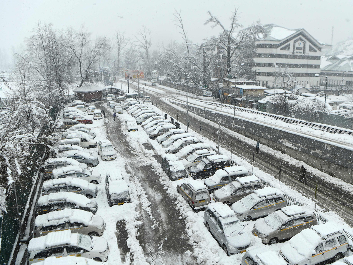 Heavy Snowfall in Jammu Kashmir Photo Gallery - Sakshi5